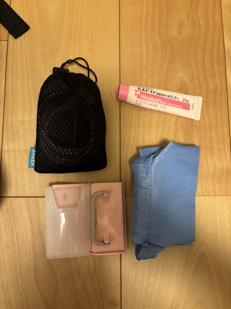 マザーズバッグに常備していた紙パックホルダーと保湿クリームなど
